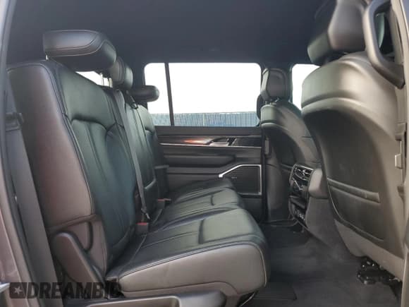 ✅ 2024 Jeep Wagoneer • VIN: 1C4SJSAP1RS116225 • Лот: 64605065. Опубликован ранее на Copart с пробегом 33 475 миль. Бесплатный доступ к архиву аукционных продаж из США и подробный отчёт об истории автомобиля на DreamBid. Изображение 11.