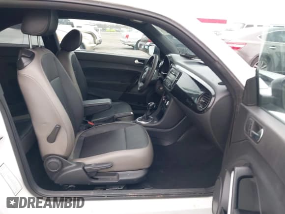 ✅ 2015 Volkswagen Beetle Fleet Edition • VIN: 3VWF17AT2FM637189 • Lot: 41457576. Listed on IAAI with 116,822 mi. Free auction sales archive from the USA and detailed vehicle history report at DreamBid. Image 5.