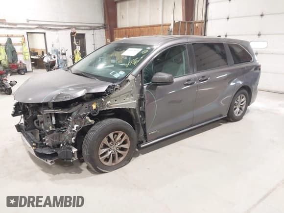 ✅ 2021 Toyota Sienna LE • VIN: 5TDKSKFC0MS009588 • Лот: 43467809. Опубликован ранее на IAAI с пробегом 114 438 миль. Бесплатный доступ к архиву аукционных продаж из США и подробный отчёт об истории автомобиля на DreamBid. Изображение 2.