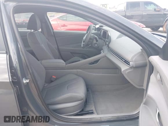 ✅ 2024 Hyundai Elantra SE • VIN: KMHLL4DG0RU784796 • Lot: 42354131. Wystawiony na IAAI z przebiegiem 20 784 mil. Bezpłatny archiwum sprzedaży aukcyjnych z USA i szczegółowy raport historii pojazdu na DreamBid. Zdjęcie 5.