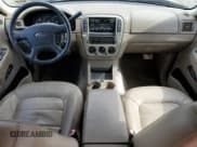 ✅ 2005 Ford Explorer XLT • VIN: 1FMZU73W55UA75339 • Lot: 52194005. Wystawiony na Copart z przebiegiem 74 324 mil. Bezpłatny archiwum sprzedaży aukcyjnych z USA i szczegółowy raport historii pojazdu na DreamBid. Zdjęcie 8.