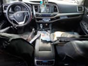 ✅ 2017 Toyota Highlander XLE • VIN: 5TDJZRFH5HS397564 • Lot: 89501865. Listed on Copart with 200,239 mi. Free auction sales archive from the USA and detailed vehicle history report at DreamBid. Image 8.