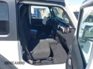 ✅ 2020 Jeep Wrangler Sport S • VIN: 1C4GJXAN3LW266757 • Lot: 43497718. Wystawiony na IAAI z przebiegiem 61 909 mil. Bezpłatny archiwum sprzedaży aukcyjnych z USA i szczegółowy raport historii pojazdu na DreamBid. Zdjęcie 5.