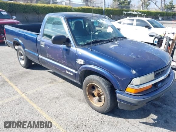 ✅ 1999 Chevrolet S-10 LS • VIN: 1GCCS14X1XK223022 • Лот: 41682269. Опубликован ранее на IAAI с пробегом 202 954 миль. Бесплатный доступ к архиву аукционных продаж из США и подробный отчёт об истории автомобиля на DreamBid. Изображение 1.