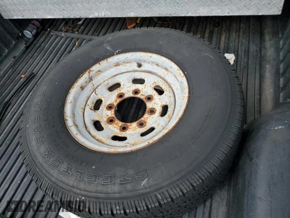 ✅ 1999 Ford F-250 XL • VIN: 1FTNX20L2XEB45593 • Lot: 47030225. Wystawiony na Copart z przebiegiem 329 849 mil. Bezpłatny archiwum sprzedaży aukcyjnych z USA i szczegółowy raport historii pojazdu na DreamBid. Zdjęcie 12.