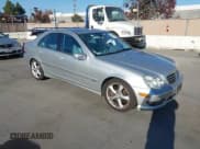 ✅ 2005 Mercedes-Benz C 320 • VIN: WDBRF64J65F664527 • Lot: 43876077. Wystawiony na IAAI z przebiegiem 198 338 mil. Bezpłatny archiwum sprzedaży aukcyjnych z USA i szczegółowy raport historii pojazdu na DreamBid. Zdjęcie 1.