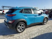 ✅ 2023 Hyundai Kona SEL • VIN: KM8K62ABXPU980029 • Лот: 75506074. Опубликован ранее на Copart с пробегом 4 999 миль. Бесплатный доступ к архиву аукционных продаж из США и подробный отчёт об истории автомобиля на DreamBid. Изображение 3.