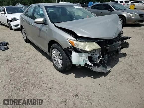 2014 Toyota Camry L z VIN 4T4BF1FK9ER378566, wystawiony jako Copart lot #65263795 z przebiegiem Nie podano mil oraz Szkoda całkowita • Salvage title. Historia ofert i sprzedaży dostępna na DreamBid. Obrazek 13.