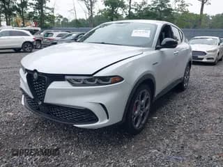 ✅ 2024 Alfa Romeo Tonale Veloce • VIN: ZASPATDW2R3047588 • Lot: 42717526. Wystawiony na IAAI z przebiegiem 3 447 mil. Bezpłatny archiwum sprzedaży aukcyjnych z USA i szczegółowy raport historii pojazdu na DreamBid. Zdjęcie 2.