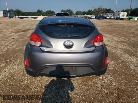 2015 Hyundai Veloster z VIN KMHTC6AD6FU227456, wystawiony jako Copart lot #66915114 z przebiegiem 83 266 mil mil oraz Szkoda całkowita • Salvage title. Historia ofert i sprzedaży dostępna na DreamBid. Obrazek 6.