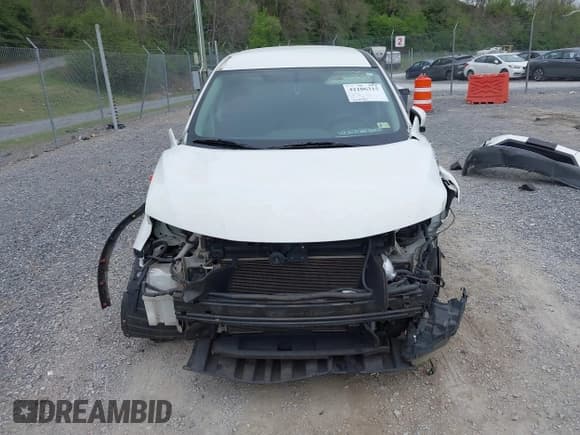 ✅ 2015 Nissan Rogue SL • VIN: 5N1AT2MV5FC824012 • Lot: 42106315. Wystawiony na IAAI z przebiegiem 223 085 mil. Bezpłatny archiwum sprzedaży aukcyjnych z USA i szczegółowy raport historii pojazdu na DreamBid. Zdjęcie 6.