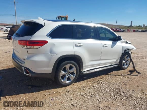 ✅ 2017 Toyota Highlander Limited Platinum • VIN: 5TDYZRFH3HS209459 • Лот: 43649399. Опубликован ранее на IAAI с пробегом 128 266 миль. Бесплатный доступ к архиву аукционных продаж из США и подробный отчёт об истории автомобиля на DreamBid. Изображение 4.