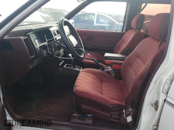 ✅ 1993 Nissan Pathfinder LE • VIN: JN8HD17SXPW113468 • Lot: 72167554. Wystawiony na Copart z przebiegiem 132 807 mil. Bezpłatny archiwum sprzedaży aukcyjnych z USA i szczegółowy raport historii pojazdu na DreamBid. Zdjęcie 7.