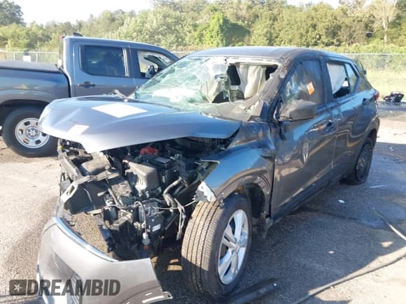 ✅ 2025 Nissan Kicks Play S • VIN: 3N1CP5BV5SL477448 • Lot: 43409910. Wystawiony na IAAI z przebiegiem Nie podano. Bezpłatny archiwum sprzedaży aukcyjnych z USA i szczegółowy raport historii pojazdu na DreamBid. Zdjęcie 2.