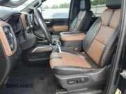 ✅ 2020 Chevrolet Silverado 2500HD High Country • VIN: 1GC4YREY2LF311637 • Lot: 68653285. Wystawiony na Copart z przebiegiem 63 421 mil. Bezpłatny archiwum sprzedaży aukcyjnych z USA i szczegółowy raport historii pojazdu na DreamBid. Zdjęcie 7.