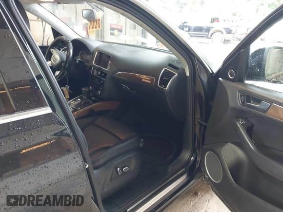 ✅ 2016 Audi Q5 Premium Plus • VIN: WA1L2AFP3GA091300 • Lot: 42503446. Wystawiony na IAAI z przebiegiem 124 092 mil. Bezpłatny archiwum sprzedaży aukcyjnych z USA i szczegółowy raport historii pojazdu na DreamBid. Zdjęcie 5.