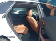 ✅ 2023 Audi Q8 Premium Plus • VIN: WA1EVBF17PD016695 • Lot: 42575595. Wystawiony na IAAI z przebiegiem 22 939 mil. Bezpłatny archiwum sprzedaży aukcyjnych z USA i szczegółowy raport historii pojazdu na DreamBid. Zdjęcie 8.