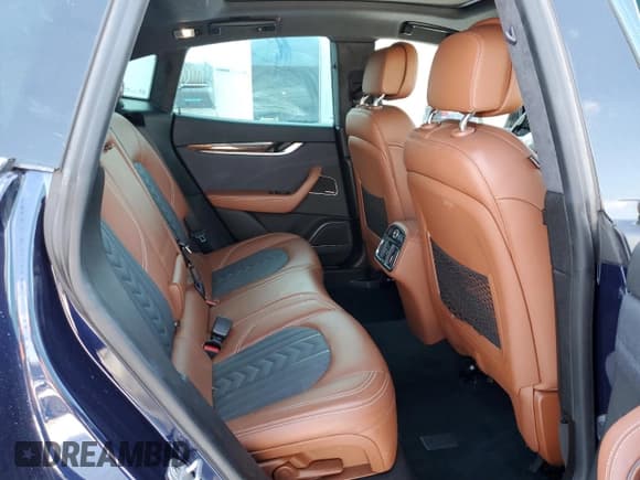 ✅ 2018 Maserati Levante GranLusso • VIN: ZN661XUL7JX293519 • Лот: 88908565. Опубликован ранее на Copart с пробегом 83 032 миль. Бесплатный доступ к архиву аукционных продаж из США и подробный отчёт об истории автомобиля на DreamBid. Изображение 11.