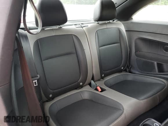 ✅ 2015 Volkswagen Beetle Fleet Edition • VIN: 3VWF17AT1FM609870 • Lot: 59155315. Listed on Copart with 145,425 mi. Free auction sales archive from the USA and detailed vehicle history report at DreamBid. Image 10.