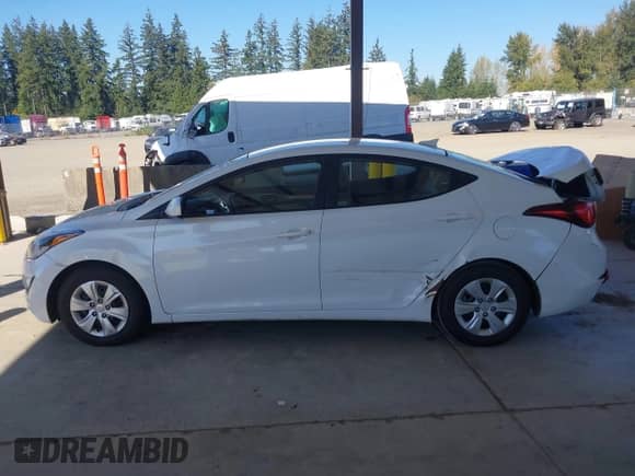 2016 Hyundai Elantra SE с VIN 5NPDH4AE8GH741621, выставлен на аукционе IAAI как лот 43401826 с пробегом 56 606 миль миль и . История ставок и продаж доступна на DreamBid. Изображение 14.