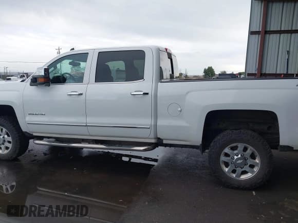 ✅ 2016 Chevrolet Silverado 2500HD LTZ • VIN: 1GC1KWE85GF271742 • Лот: 43666548. Опубликован ранее на IAAI с пробегом 241 053 миль. Бесплатный доступ к архиву аукционных продаж из США и подробный отчёт об истории автомобиля на DreamBid. Изображение 15.
