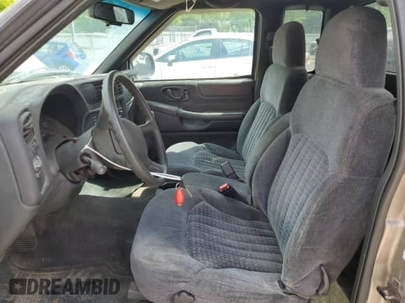 1999 Chevrolet S-10 LS Xtreme с VIN 1GCCS1948X8176759, выставлен на аукционе Copart как лот 57511695 с пробегом 154 775 миль миль и Списание • Salvage title. История ставок и продаж доступна на DreamBid. Изображение 7.