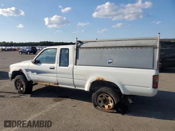 ✅ 1992 Toyota Pickup DLX • VIN: JT4VN13D5N5093359 • Lot: 81262275. Listed on Copart with 285,803 mi. Free auction sales archive from the USA and detailed vehicle history report at DreamBid. Image 2.