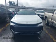 ✅ 2024 Toyota Crown XLE • VIN: JTDAAAAFXR3023016 • Lot: 41570053. Wystawiony na IAAI z przebiegiem 46 729 mil. Bezpłatny archiwum sprzedaży aukcyjnych z USA i szczegółowy raport historii pojazdu na DreamBid. Zdjęcie 12.