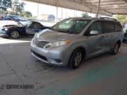 ✅ 2015 Toyota Sienna LE • VIN: 5TDKK3DC2FS532946 • Lot: 43737580. Listed on IAAI with 57,527 mi. Free auction sales archive from the USA and detailed vehicle history report at DreamBid. Image 2.