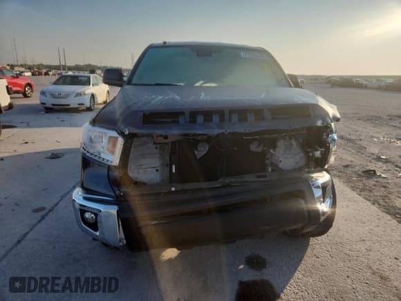 ✅ 2018 Toyota Tundra SR • VIN: 5TFRM5F1XJX129543 • Lot: 71725645. Listed on Copart with Not provided. Free auction sales archive from the USA and detailed vehicle history report at DreamBid. Image 5.