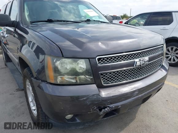 ✅ 2011 Chevrolet Suburban LTZ • VIN: 1GNSCKE08BR145619 • Lot: 43458662. Wystawiony na IAAI z przebiegiem 305 479 mil. Bezpłatny archiwum sprzedaży aukcyjnych z USA i szczegółowy raport historii pojazdu na DreamBid. Zdjęcie 6.