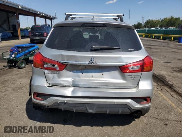 ✅ 2018 Mitsubishi Outlander SE • VIN: JA4AR3AW8JZ012547 • Лот: 69940685. Опубликован ранее на Copart с пробегом 57 761 миль. Бесплатный доступ к архиву аукционных продаж из США и подробный отчёт об истории автомобиля на DreamBid. Изображение 6.