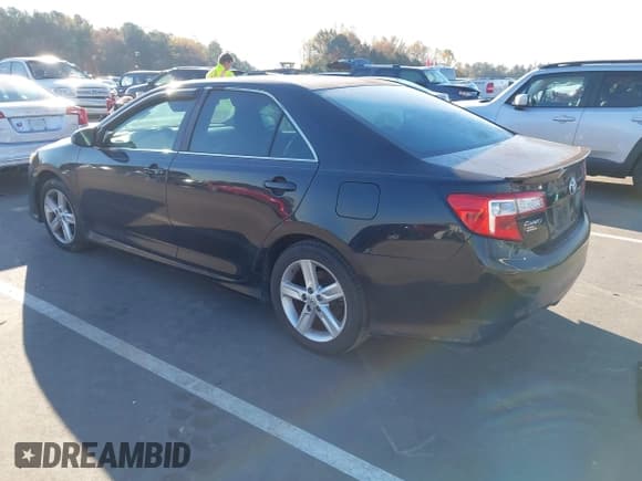 ✅ 2013 Toyota Camry SE • VIN: 4T1BF1FK2DU716432 • Lot: 43631034. Wystawiony na IAAI z przebiegiem 169 038 mil. Bezpłatny archiwum sprzedaży aukcyjnych z USA i szczegółowy raport historii pojazdu na DreamBid. Zdjęcie 3.