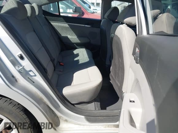 ✅ 2019 Hyundai Elantra SE • VIN: 5NPD74LF4KH449031 • Lot: 43427089. Listed on IAAI with 88,127 mi. Free auction sales archive from the USA and detailed vehicle history report at DreamBid. Image 8.