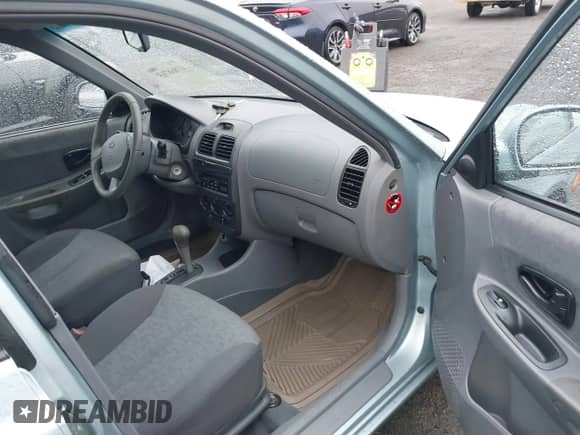 2003 Hyundai Accent GL z VIN KMHCG45C33U473080, wystawiony jako IAAI lot #41868765 z przebiegiem 57 478 mil mil oraz . Historia ofert i sprzedaży dostępna na DreamBid. Obrazek 5.