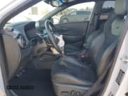 ✅ 2023 Hyundai Kona • VIN: KM8KH3AC3PU007132 • Лот: 70866465. Опубликован ранее на Copart с пробегом 40 251 миль. Бесплатный доступ к архиву аукционных продаж из США и подробный отчёт об истории автомобиля на DreamBid. Изображение 7.