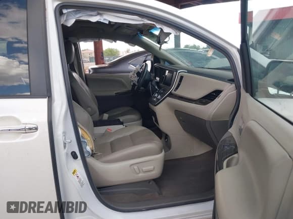 ✅ 2017 Toyota Sienna XLE Auto Access Seat • VIN: 5TDYZ3DC5HS859494 • Lot: 42807090. Listed on IAAI with Not provided. Free auction sales archive from the USA and detailed vehicle history report at DreamBid. Image 5.