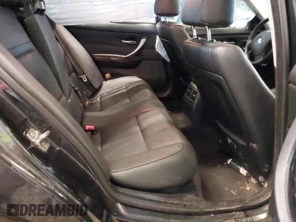 ✅ 2010 BMW 3 Series 328i xDrive • VIN: WBAPK5C56AA649033 • Lot: 42427224. Listed on IAAI with 145,036 mi. Free auction sales archive from the USA and detailed vehicle history report at DreamBid. Image 8.