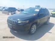 ✅ 2021 Jeep Cherokee Latitude • VIN: 1C4PJLCB2MD136767 • Лот: 43027263. Опубликован ранее на IAAI с пробегом 66 094 миль. Бесплатный доступ к архиву аукционных продаж из США и подробный отчёт об истории автомобиля на DreamBid. Изображение 2.