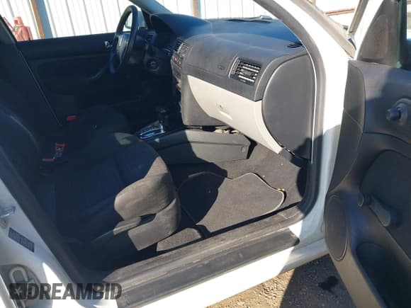 ✅ 2002 Volkswagen Jetta GL • VIN: 3VWRB69M22M012626 • Lot: 43437299. Wystawiony na IAAI z przebiegiem 210 407 mil. Bezpłatny archiwum sprzedaży aukcyjnych z USA i szczegółowy raport historii pojazdu na DreamBid. Zdjęcie 5.