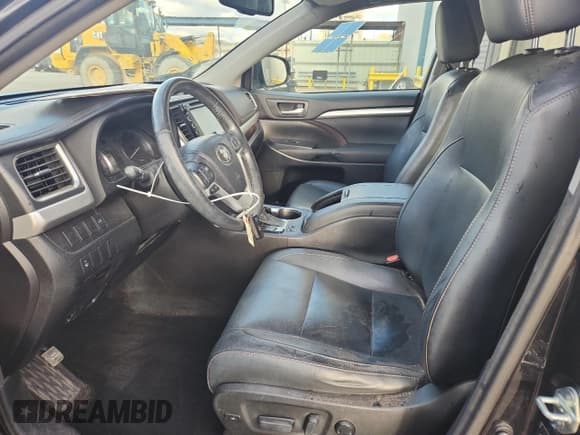 ✅ 2015 Toyota Highlander XLE • VIN: 5TDKKRFH2FS058380 • Lot: 90385265. Wystawiony na Copart z przebiegiem 190 986 mil. Bezpłatny archiwum sprzedaży aukcyjnych z USA i szczegółowy raport historii pojazdu na DreamBid. Zdjęcie 7.