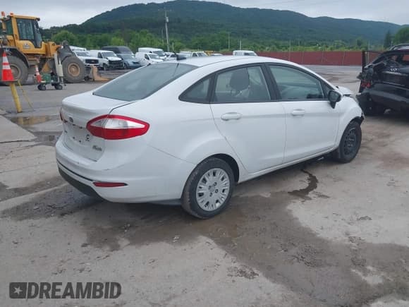 ✅ 2016 Ford Fiesta S • VIN: 3FADP4AJ4GM103897 • Lot: 42523789. Listed on IAAI with 166,101 mi. Free auction sales archive from the USA and detailed vehicle history report at DreamBid. Image 4.