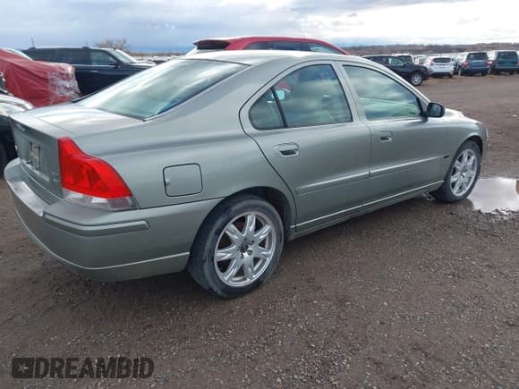✅ 2006 Volvo S60 2.5L Turbo • VIN: YV1RH592162514836 • Lot: 43664044. Listed on IAAI with 98,049 mi. Free auction sales archive from the USA and detailed vehicle history report at DreamBid. Image 4.