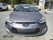 ✅ 2015 Hyundai Veloster • VIN: KMHTC6AD2FU239099 • Lot: 76230434. Wystawiony na Copart z przebiegiem 142 439 mil. Bezpłatny archiwum sprzedaży aukcyjnych z USA i szczegółowy raport historii pojazdu na DreamBid. Zdjęcie 5.