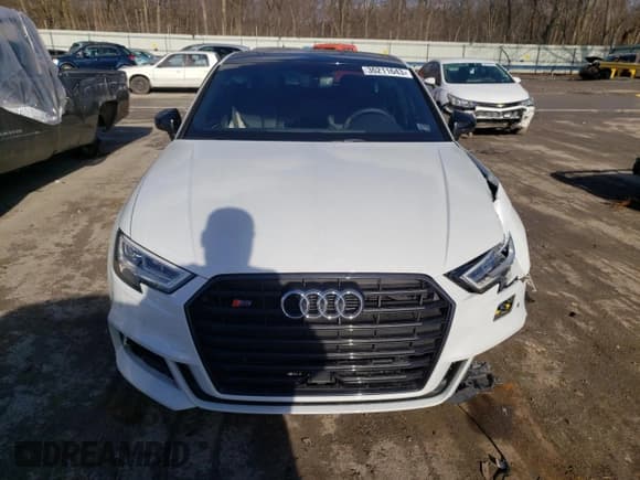 ✅ 2019 Audi S3 Premium Plus • VIN: WAUB1GFF1KA092594 • Lot: 36211643. Wystawiony na Copart z przebiegiem 19 212 mil. Bezpłatny archiwum sprzedaży aukcyjnych z USA i szczegółowy raport historii pojazdu na DreamBid. Zdjęcie 5.