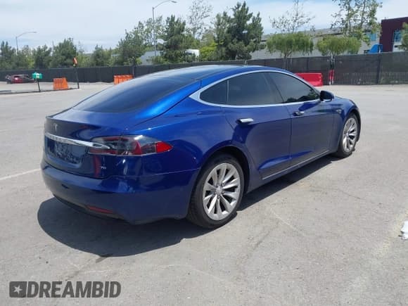 ✅ 2016 Tesla Model S 70 • VIN: 5YJSA1E19GF156501 • Lot: 42244757. Listed on IAAI with 113,579 mi. Free auction sales archive from the USA and detailed vehicle history report at DreamBid. Image 4.