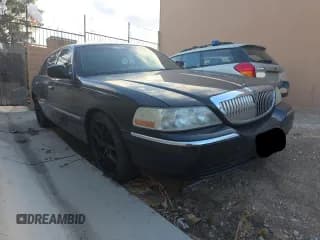 ✅ 2011 Lincoln Town Car Signature Limited • VIN: 2LNBL8CV0BX765263 • Lot: 86338705. Listed on Copart with 179,286 mi. Free auction sales archive from the USA and detailed vehicle history report at DreamBid. Image 1.