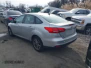 ✅ 2018 Ford Focus SE • VIN: 1FADP3FE2JL318614 • Lot: 43926795. Wystawiony na IAAI z przebiegiem 60 247 mil. Bezpłatny archiwum sprzedaży aukcyjnych z USA i szczegółowy raport historii pojazdu na DreamBid. Zdjęcie 3.