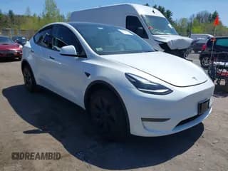 ✅ 2024 Tesla Model Y • VIN: 7SAYGDED8RF211112 • Lot: 42176000. Wystawiony na IAAI z przebiegiem 16 677 mil. Bezpłatny archiwum sprzedaży aukcyjnych z USA i szczegółowy raport historii pojazdu na DreamBid. Zdjęcie 1.
