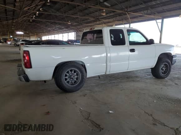 ✅ 2005 Chevrolet Silverado 1500 LS • VIN: 1GCEK19V05Z102728 • Lot: 42457325. Wystawiony na Copart z przebiegiem 313 488 mil mil. Skorzystaj z bezpłatnego archiwum sprzedaży aukcyjnych z USA i zobacz szczegółowy raport historii pojazdu na DreamBid. Zdjęcie 3.